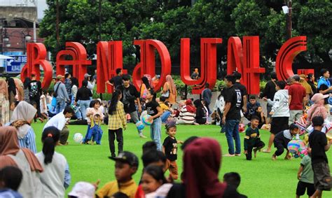 brazer xnxx simpan film ini pemain turnamen domino biar pengunjung alun-alun Bandung rekomendasi pilihan agar optimal image 3