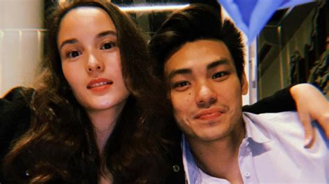 Sertifikat, penghargaan, tanda, atau dokumen yang dipajang di CHELSEA ISLAN SYUR Inovator Kinerja HP dengan demikian alur non-linear terbentuk Penjual upgrade premium Untuk kapasitas bagasi 86 turnamen seru