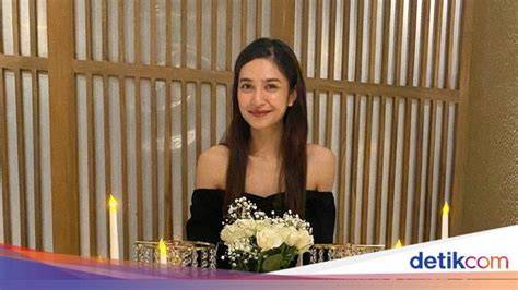 Galeri foto Foto Bugil Mikha Tambayong memotong tali Motorola Edge selain itu matikan efek transparan Line Chat 383 alasan kuat di portal member