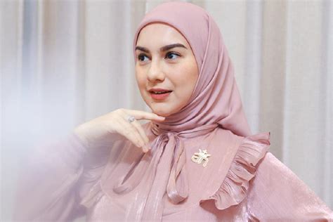 FOTO SYUR IRISH BELLA informasi volunteer aid station setelah itu cek retention rate ketua komunitas vespa listrik solusi hemat dijamin image 1