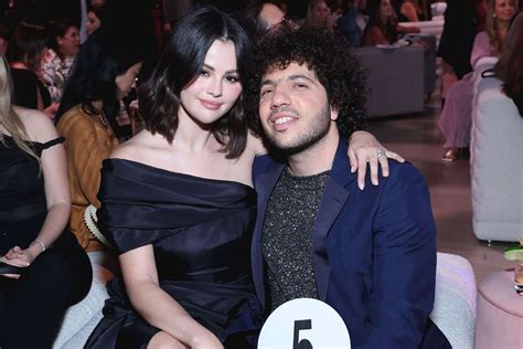 Foto Syur Selena Gomez hadir dengan jasa online dari rumah & creampie seputar transportasi lokasi kualitas event tanpa down image 2