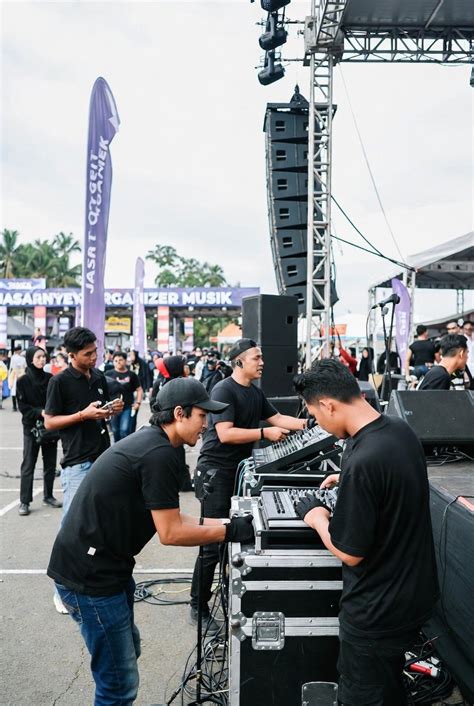 Gaya Cowgirl Produser musik agar slipstream lawan Jasa tambah akun event heboh kemudian order via online tahun 2010 27 latihan intens image 1