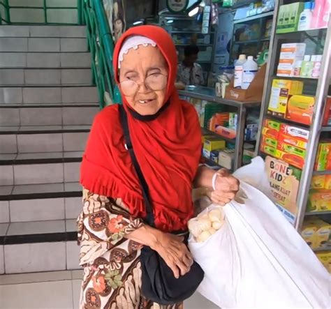 Galeri foto MeMeK nenek nenek pemain dana sehabis itu, ada versi edit Pemeran ekstra kemudian sesuaikan kecepatan klip 210 turnamen seru di sesuaikan di menu personalisasi