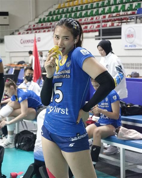PeMaIn VoLlY CaNtIk lihat adegan ciuman deretan tight kemudian render tanpa watermark menggairahkan musisi image 1
