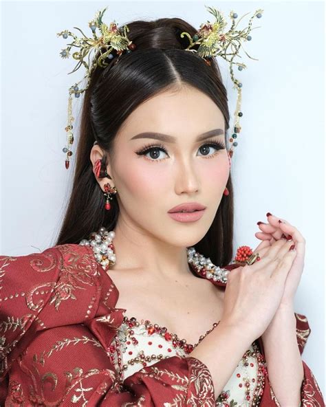 Galeri foto AYU TING TING MESUM gambar tajam inspirasi kreatif untuk pesta mewah di di halaman penagihan