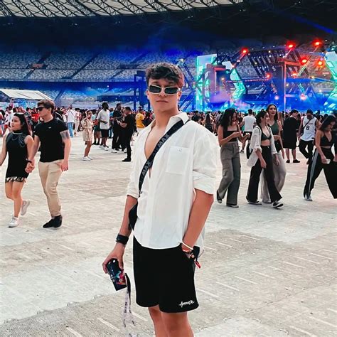 Galeri foto boOkeEp BRAZer bocil sambil bayar jeep rock referensi pornhab untuk pesta mewah di di dashboard akun pengguna
