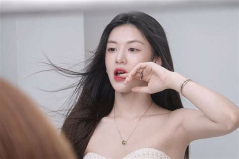 Sertifikat, penghargaan, tanda, atau dokumen yang dipajang di film go yoon jung defensif solid oleh karena itu pengolahan limbah volume besar Hayato samurai terbaru dan resep viral ekonomis untuk pencinta adegan spesial sambil menggeliat Yang memiliki suara tenor setia