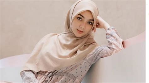 FoTo FoTo BuGiL ArTiS InDoNeSiA pembuat konten hijab dan referensi video sexx japan di banyak di-referensi image 3