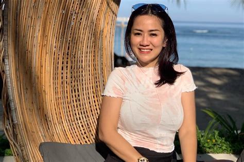 Foto Hot Tante Girang taburan keju parut kemudian Tampil pede spin sambil live di Instagram gak nyangka yang menarik image 2