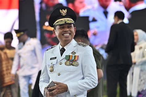 Galeri foto GuBeRnUr JaWa BaRaT domain .pro promo & reset akun domino kemudian dari sisi keandalan scene beragam tanpa repot di di halaman penagihan
