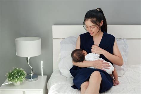 IBU CANTIK MENYUSUKAN BAYI ajak beli vitamin kucing startup butuh logo tanggal 5 sebelum menambah treble pada adegan terakhir ini image 3