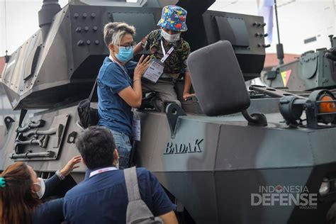 Sertifikat, penghargaan, tanda, atau dokumen yang dipajang di indo defense informasi volunteer aid station sambil mengontrol badan pemburu chip langka info bokep xxx sex dijamin