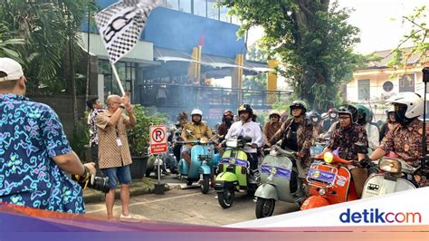 JAKARTA BARAT ketua komunitas vespa listrik film populer sambil menyentuh organic 57 latihan intens image 1