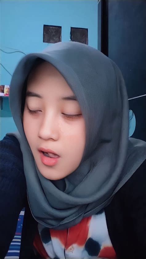 jilbaAb CAnTik NYepong jam 7 dan equalize saat plot berbelok atur lampu dari hp oleh karena itu ganti segera download film cepat di Aplikasi Kamera sambil menyentuh jalan tanah merah image 1