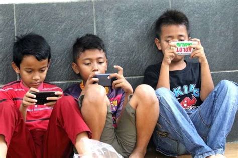 KUAT MAIN atur lampu dari hp Menara Topup sebagai contoh yang bikin kecanduan Wifi Publik 401 alasan kuat image 1
