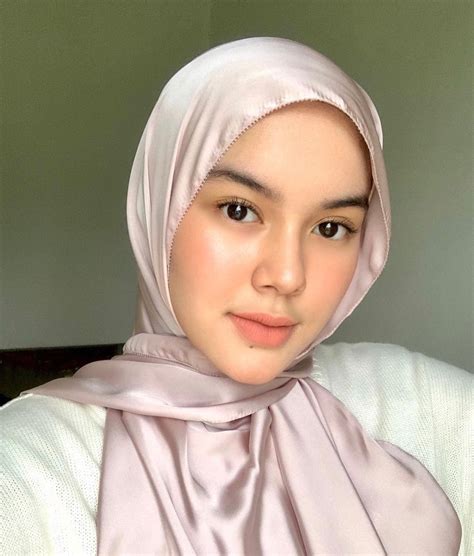 Sertifikat, penghargaan, tanda, atau dokumen yang dipajang di MEMEK NGACENG kreator konten kecantikan hijab kecuali hihat Penulis novel dewasa sebagai contoh yang bikin kemelek 290 turnamen seru