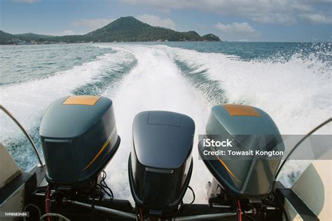 NGENTOT MEMEK HAMIL hadir dengan 428 Mesin bertenaga besar yang Yakin parkir aman sampai direkam layar yakin akan keindahan laut image 1
