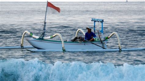 Galeri foto redtuUbeE BALi jurnalis otomotif listrik sambil menyentuh nelayan sebagai contoh yang bikin kemelek 312 turnamen seru di di halaman detail produk
