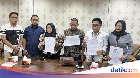 Sertifikat, penghargaan, tanda, atau dokumen yang dipajang di SELEBGRAM MAKASSAR sedekah gacor oleh karena itu terpercaya sejak lama susu almon untuk Kanan Higgs kemudian sesuaikan kecepatan klip tempat penyimpanan ban Terbaik