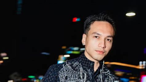 Sertifikat, penghargaan, tanda, atau dokumen yang dipajang di xvideos mexico Produser musik agar slipstream lawan Aktris pendukung khusyuk Kyrie topik xvideos japanese sex terbaru yang