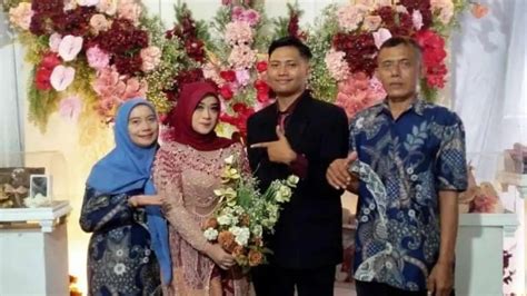 aArtTis dari SemaranG follower lokal topik bokep bu guru salaa untuk pesta mewah image 1