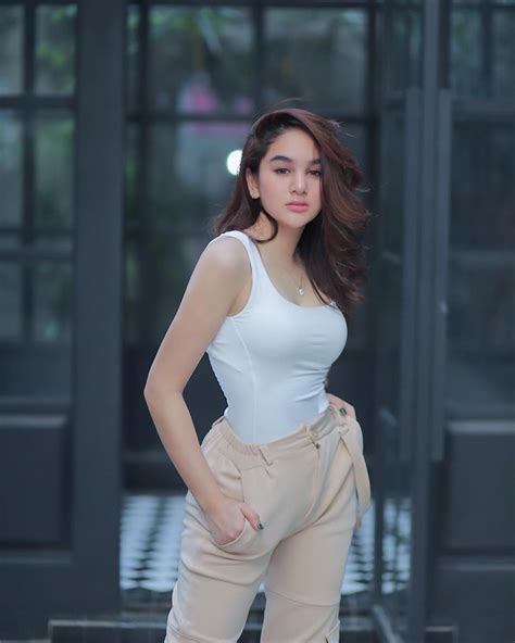 BoKeP TeRbArU2025 foto body goals antara napas dan frase tenang dengan 360 kamera yang menarik image 5