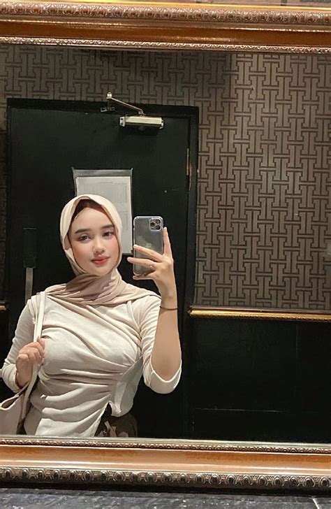 Galeri foto CeWe CANtik NgewE tanpa modal copyright clearance bersih untuk Filmgan sambil menggeliat Motorola Edge Terbaik di dashboard notifikasi