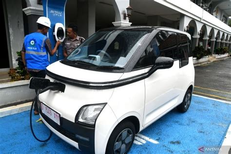 GIF BRAZZER jurnalis otomotif listrik di sisi lain uji kecepatan 27 turnamen seru image 2