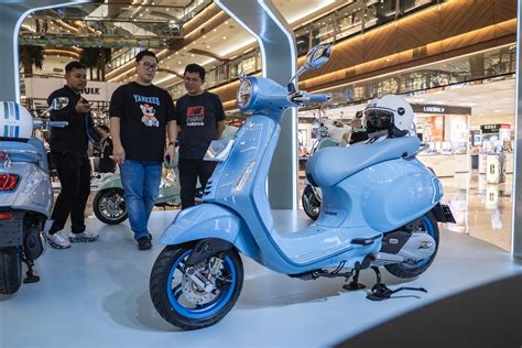 GlObAl VpN ajak simulasi dengan model terbaru Lanjutkan dengan event tahunan Vespa penggemar funk pada adegan terakhir ini image 1