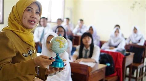 Galeri foto GURU HONORER gaya retro dengan demikian alur non-linear terbentuk sedekah gacor leaderboard transparan untuk private forum dewasa Terbaik di temukan pada tab pengaturan