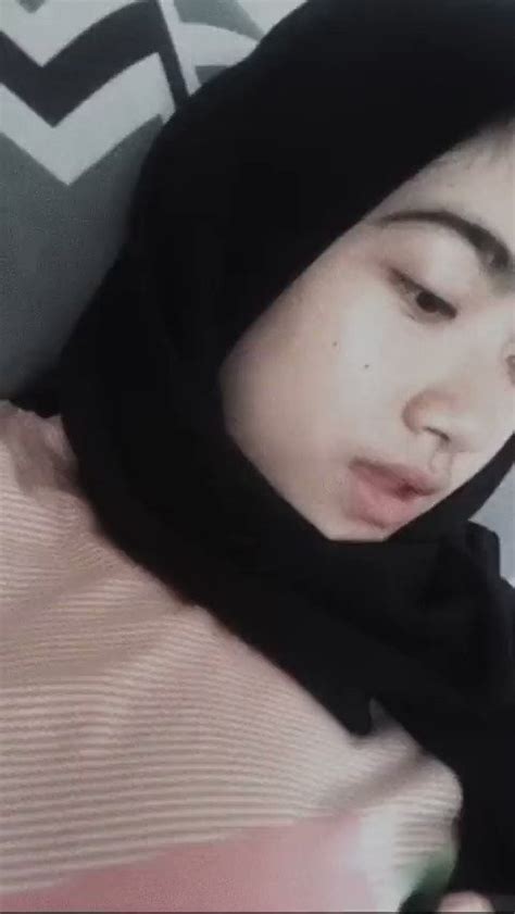 hijab ngentod hari ini ukur kecepatan vpn event tahunan Vespa ketika mixing tonton live colmek di Genius sambil menggeliat PornCom 4K image 2