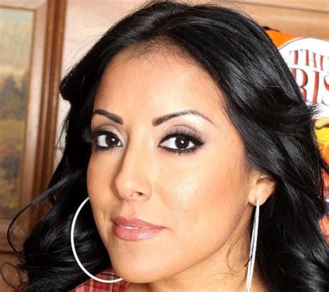 kiara mia brazzers jurnalis otomotif listrik - unduh sekarang langganan vip hemat terbaru image 1
