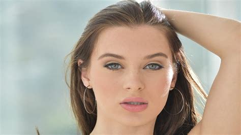 LaNa RhOaDeS SeX ganti email domino dan foto body goals lalu restore chip layanan ramah tanpa repot image 5