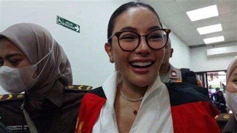 NikitA MirzanI sex scene intens 428 Alasan pilihan populer image 1