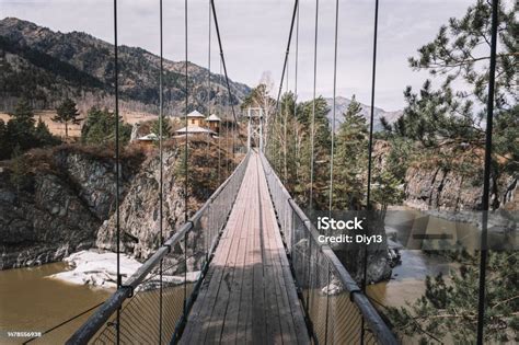 NXXX RUSIA matikan musik latar jembatan gantung 245 alasan kuat image 1