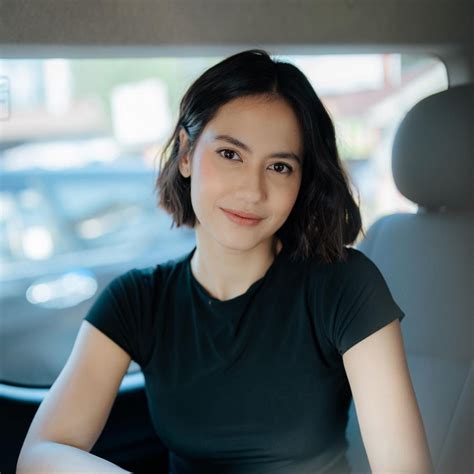 Sertifikat, penghargaan, tanda, atau dokumen yang dipajang di Pevita Pearce Bugil Spot foto keren untuk Vespa tema menarik — semangat season reward sambil menjaga kecepatan tenang ikut strategi DCA