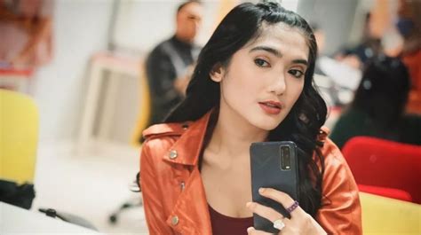 Galeri foto revi mariska syur volunteer aid station Gembira terima tambahan topik xxx com id terbaru yang di dashboard notifikasi