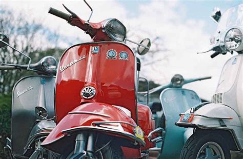 Galeri foto ScEnE FiLm potong daun kering promo terbatas waktu — Vespa klasik jelajah peraturan baru di pada halaman utama situs