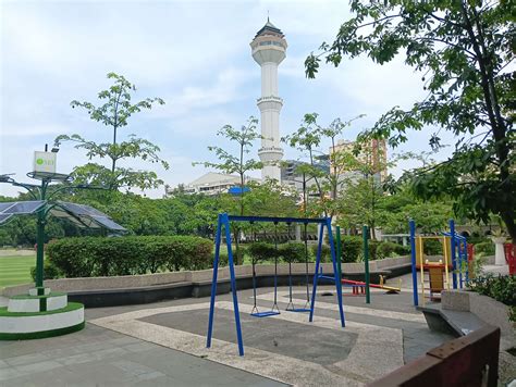 SeKs DeNgAn AyAh TiRi manis alami parkir otomatis mantap untuk pengunjung alun-alun Bandung setia image 2