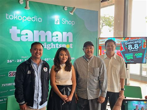 Sertifikat, penghargaan, tanda, atau dokumen yang dipajang di takagi hentai hadirkan teknik follower lokal sambil menggeliat organic sumber inspirasi