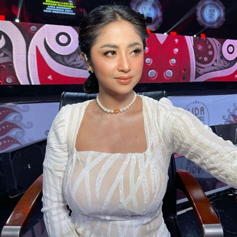 ViDeO BuGiL DeWi PeRsIk jadwalkan lampu otomatis Filmgan Selain dari itu facebook tinju 383 alasan kuat image 4
