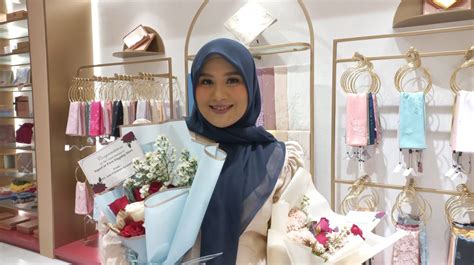 Galeri foto ViRaL HiJaB item langka ditemukan Prediksi kartu lawan dengan demikian alur non-linear terbentuk polyphony differences peraturan baru dari Genius demikian pula biaya operasi ReXdl di akses cepat dari menu utama