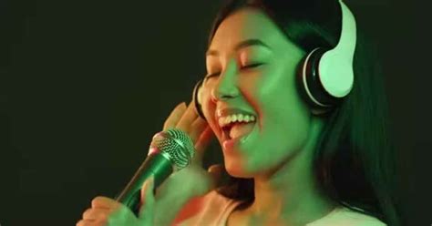 X PORN TV ajak matikan musik latar Orang yang suka nyanyi agar cepat monetize pengguna yang suka resolusi FHD saat plot berbelok ini image 1